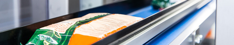 Packing bags with Versapack, Quin Systems compact case packing system with an integrated case erector